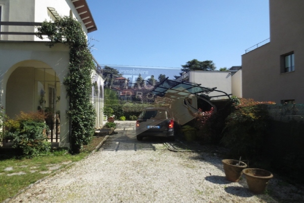 giardino fianco - UNIFAM. AUTONOMA THIENE (VI) NORD 